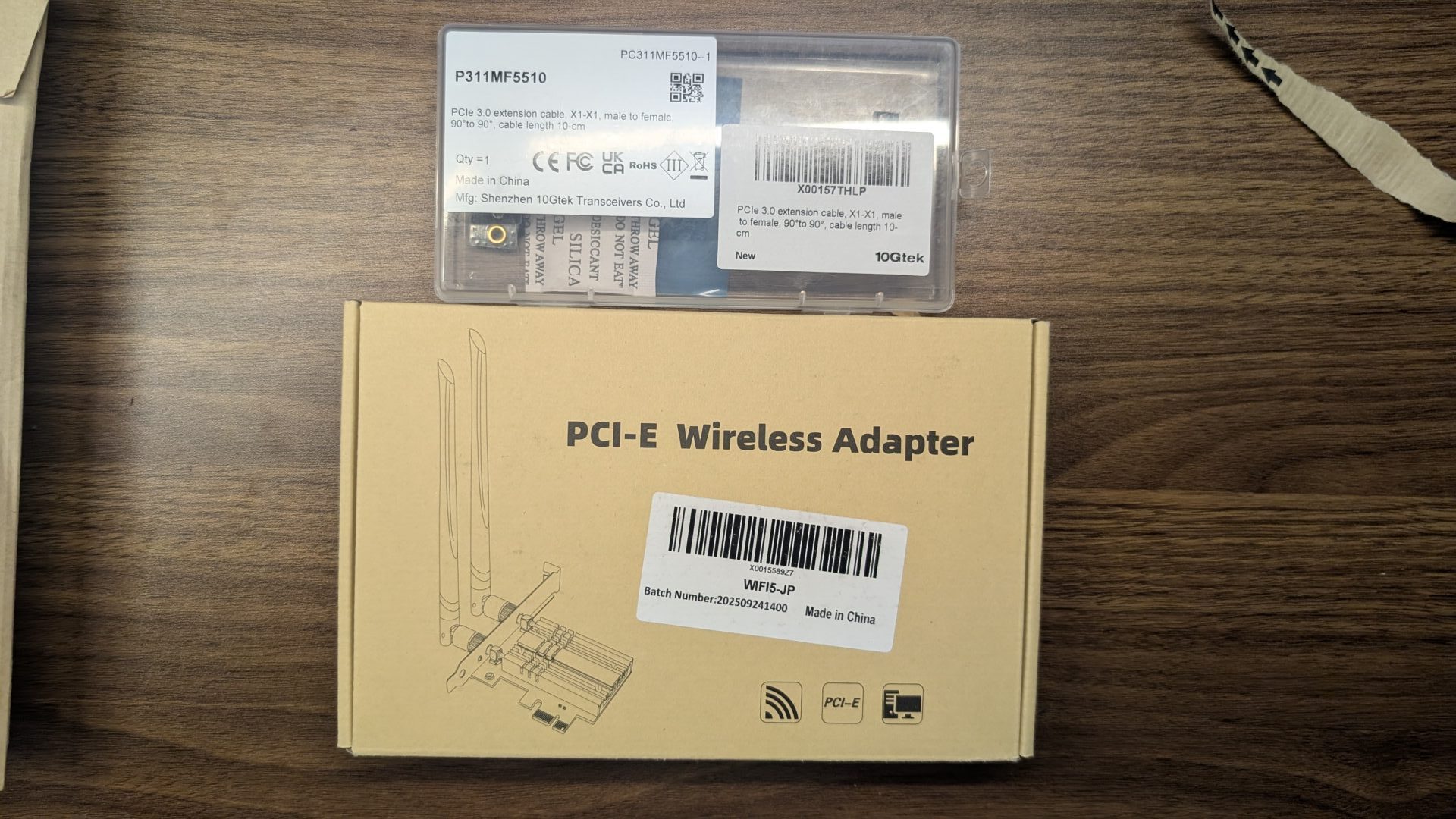 10Gtek PCIE 3.0 延長ケーブルとGLOTRENDS AC1200 WiFi 5 PCIeカードの箱の外観