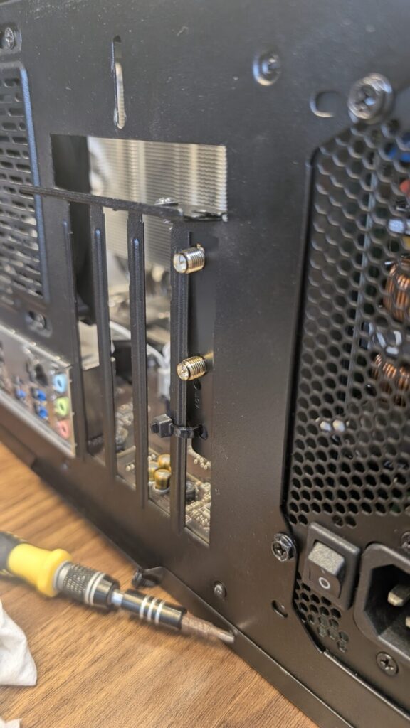 無理やりロープロファイルを付けたときの画像