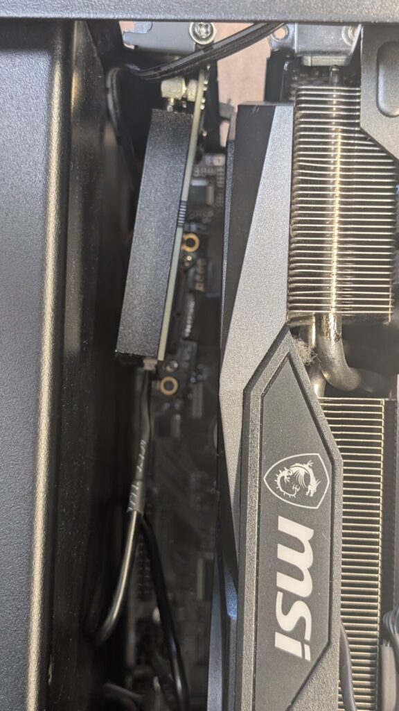 無理やりロープロファイルを付けたときの画像